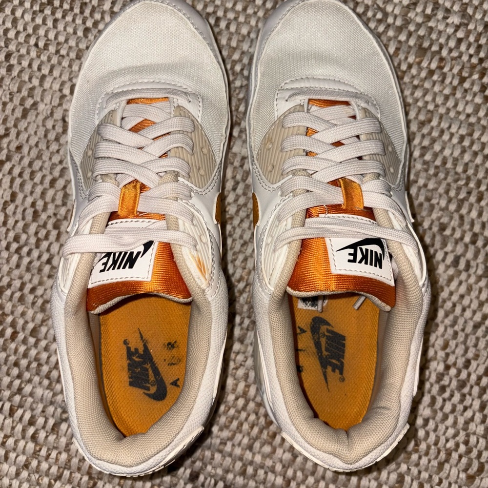 FLASH SALE! 🛍️ Women’s White and Orange Nike Air Max 90s - Picture 3 of 7